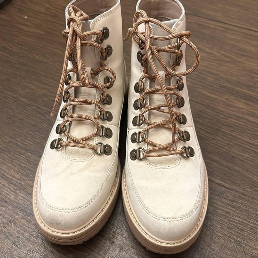 Teva boots size 8